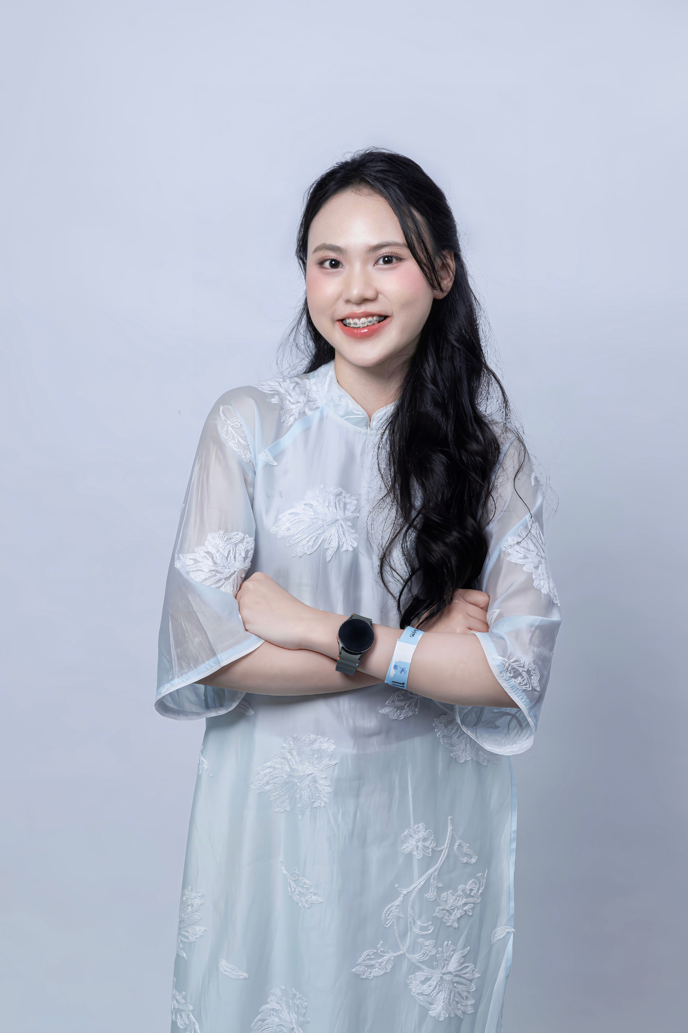 Trần Thu Quỳnh (2004), sinh viên năm 3 ngành Luật tại Học viện Tòa án. Trần Thu Quỳnh (2004), sinh viên năm 3 ngành Luật tại Học viện Tòa án.