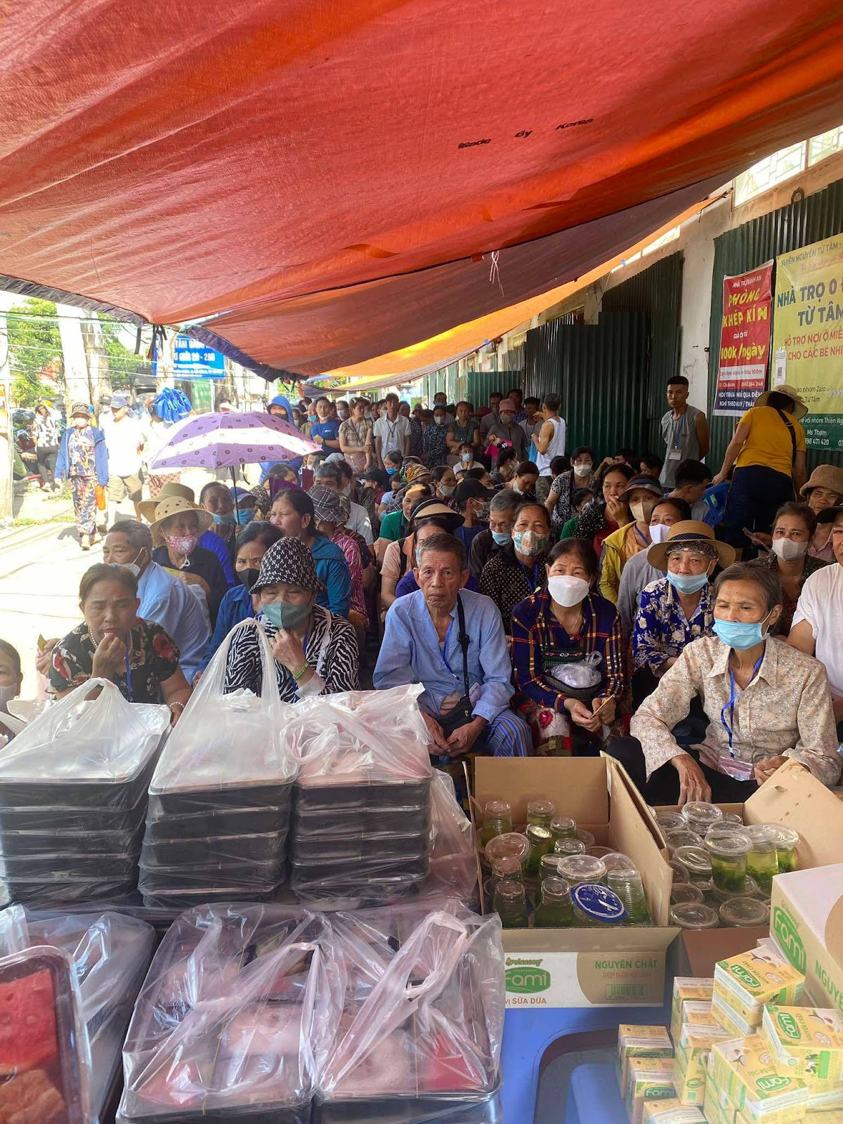 Không chỉ là người kết nối cộng đồng qua những chuyến đi, Hùng Anh còn lan tỏa yêu thương qua từng hoạt động thiện nguyện đầy nhân văn. Không chỉ là người kết nối cộng đồng qua những chuyến đi, Hùng Anh còn lan tỏa yêu thương qua từng hoạt động thiện nguyện đầy nhân văn.