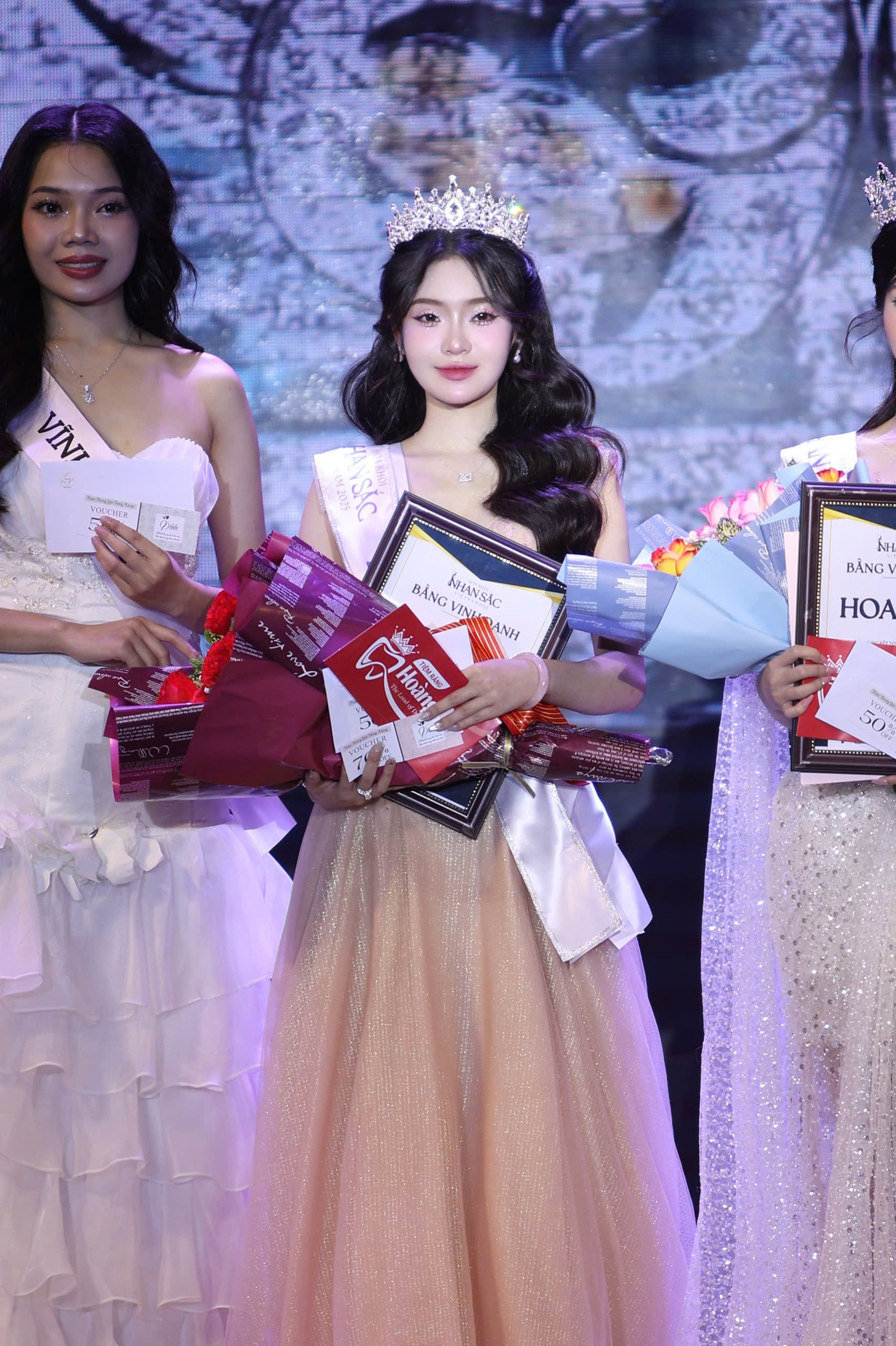 Á khôi Thu An toả sáng trong đêm chung kết cuộc thi “Hoa khôi Nhan sắc Việt Nam 2025”.