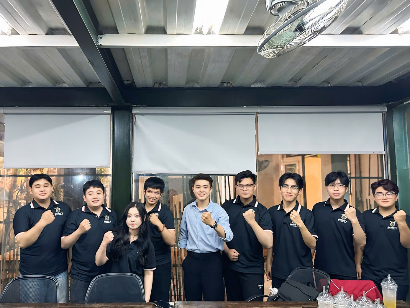 Startup trẻ Nguyễn Phúc Nhương cùng đội ngũ nhân sự.