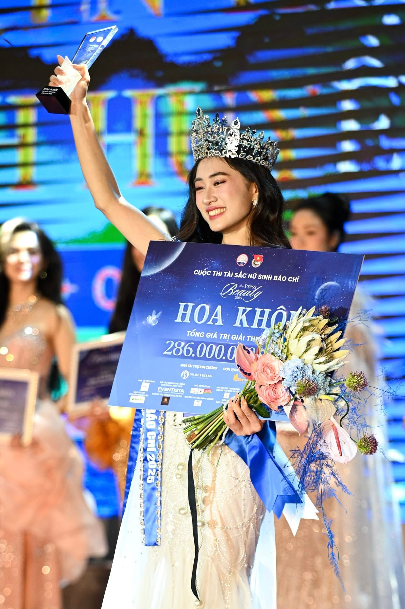 Nguyễn Thị Khánh Huyền đăng quang ngôi vị Hoa khôi cuộc thi Tài sắc nữ sinh Báo chí – Press Beauty 2025.