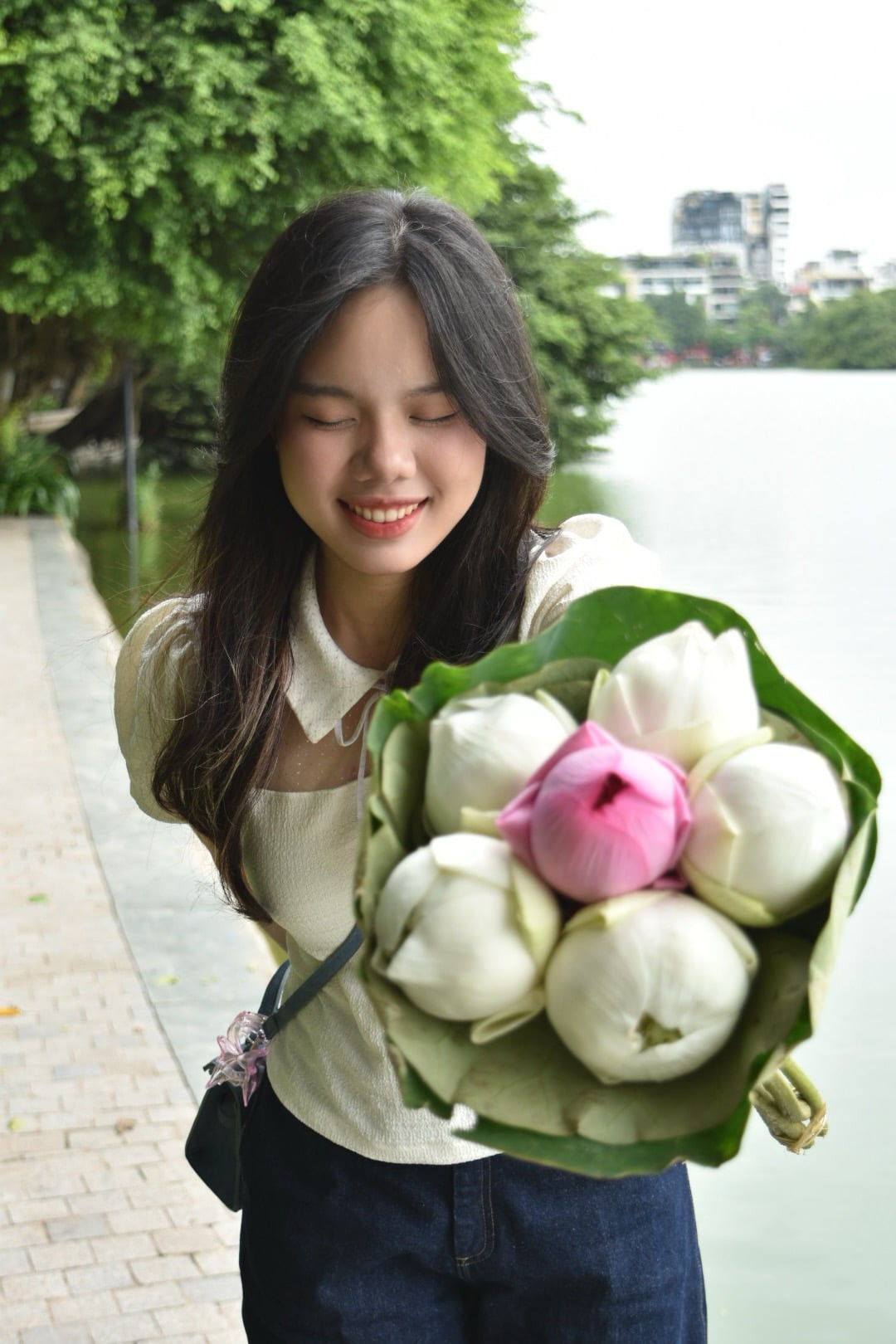 Quan niệm: “Không tự tạo áp lực phải hoàn thành hết tất cả mọi việc trong Tết”, Phương Linh tìm được niềm vui và thư thả giữa cuộc sống bộn bề. Quan niệm: “Không tự tạo áp lực phải hoàn thành hết tất cả mọi việc trong Tết”, Phương Linh tìm được niềm vui và thư thả giữa cuộc sống bộn bề.