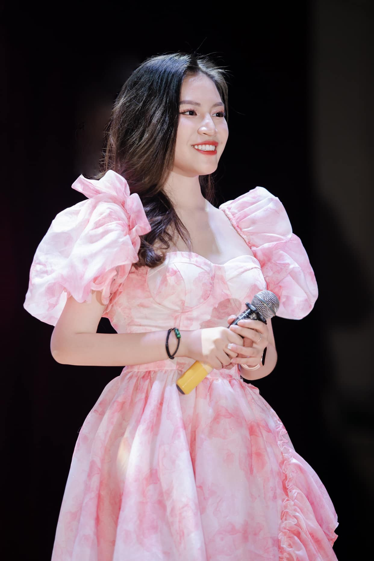 Xuân Mai là một MC trẻ tài năng bước ra từ Học viện Báo chí và Tuyên truyền. Xuân Mai là một MC trẻ tài năng bước ra từ Học viện Báo chí và Tuyên truyền.