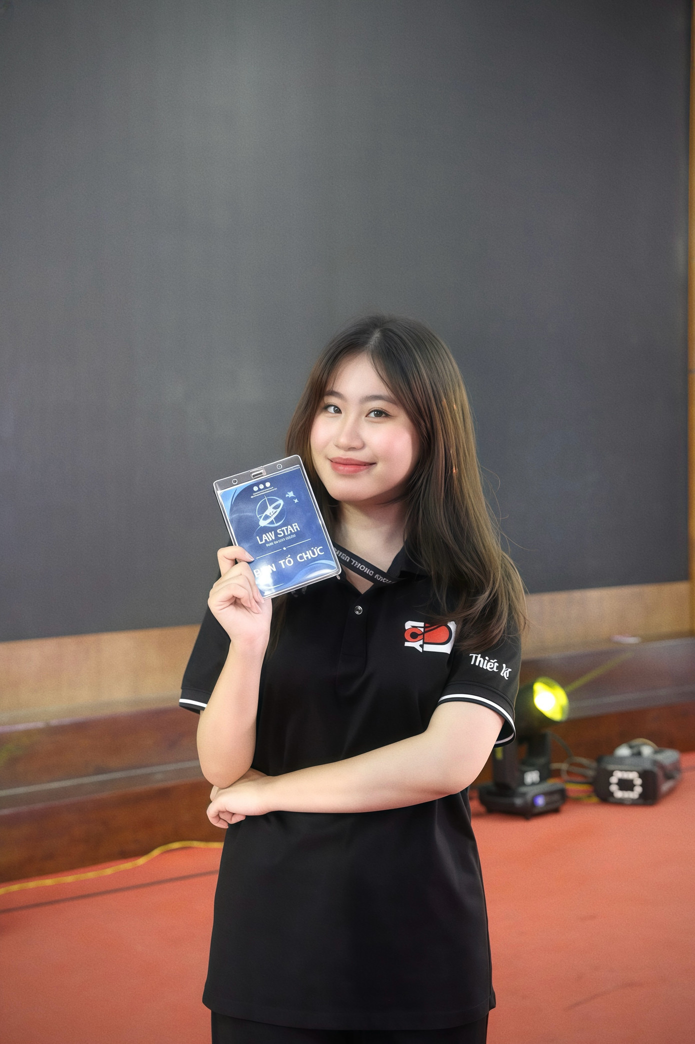 Phương Hoa trong vai trò thành viên Ban Tổ chức chương trình “Law Star” – sân chơi học thuật dành cho sinh viên ngành Luật tại Trường Đại học Thương mại.