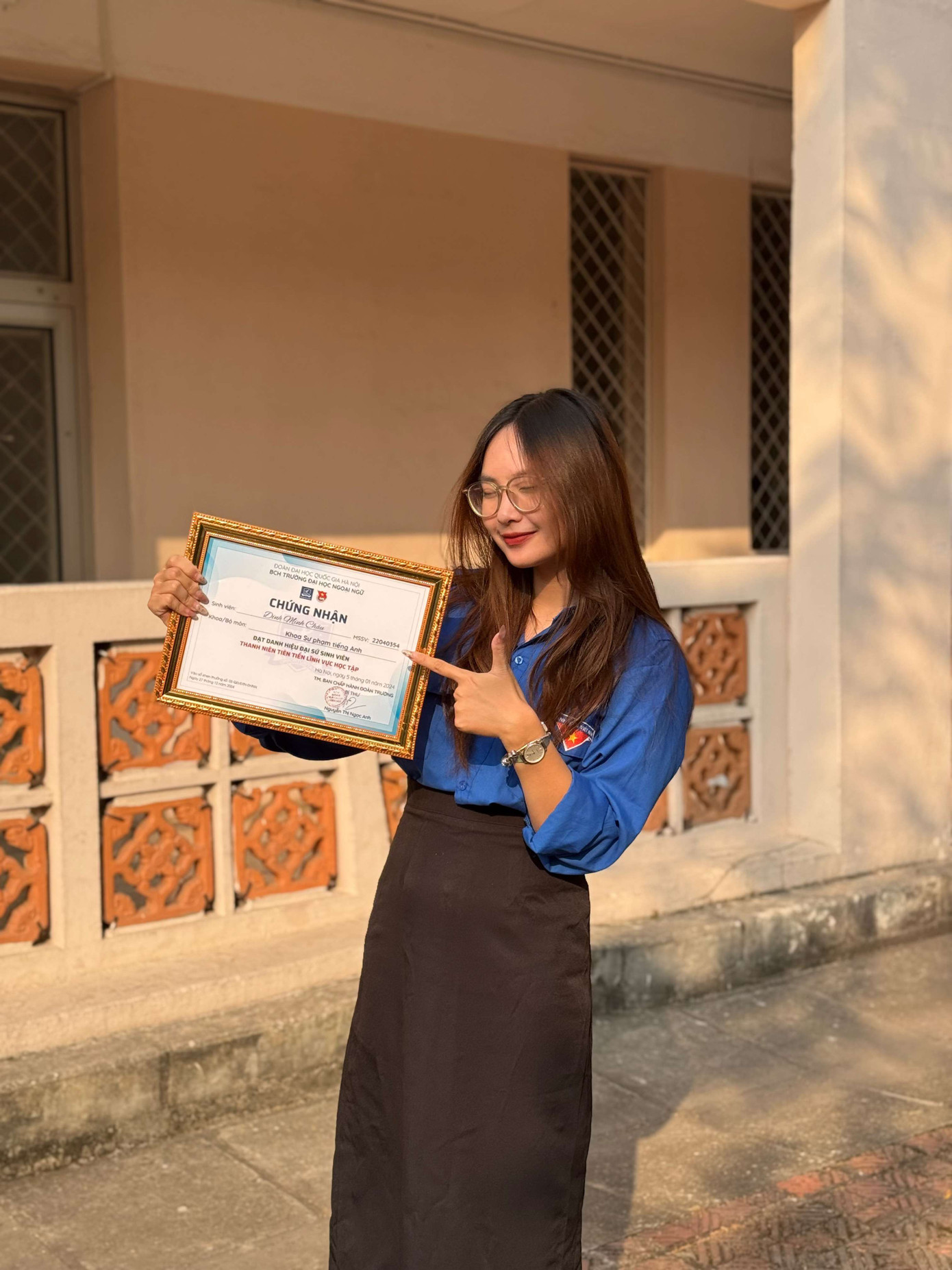 Nhận danh hiệu Đại sứ sinh viên - Thanh niên tiên tiến lĩnh vực Học tập Trường Đại học Ngoại ngữ - ĐHQGHN năm học 2023 - 2024. Nhận danh hiệu Đại sứ sinh viên - Thanh niên tiên tiến lĩnh vực Học tập Trường Đại học Ngoại ngữ - ĐHQGHN năm học 2023 - 2024.