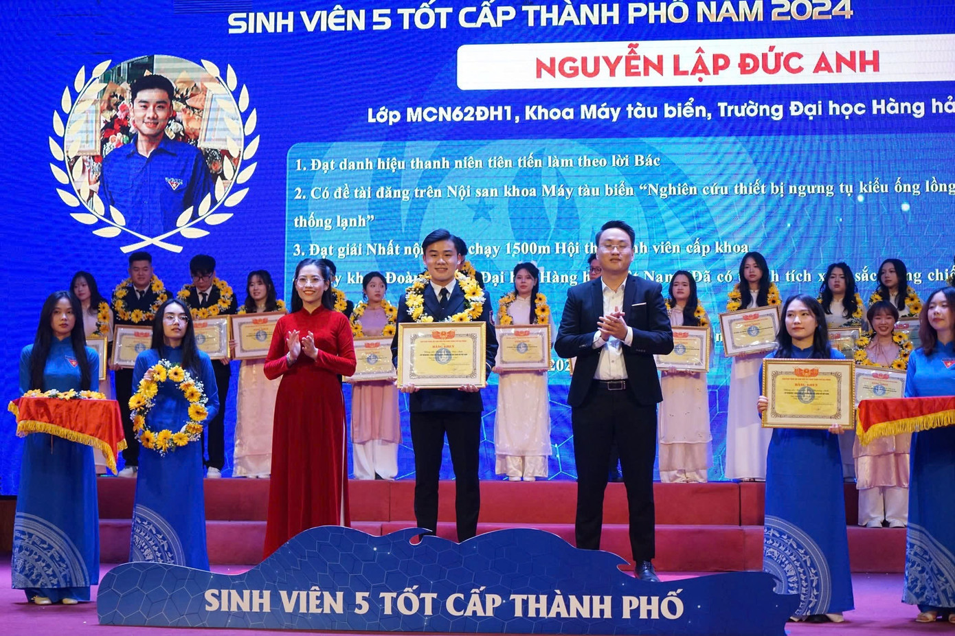 Đức Anh vinh dự được trao danh hiệu “Sinh viên 5 tốt” cấp Thành phố năm 2024. Đức Anh vinh dự được trao danh hiệu “Sinh viên 5 tốt” cấp Thành phố năm 2024.