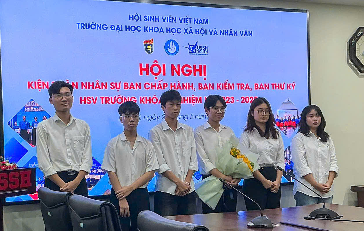 Hà Thành (cầm hoa) trúng cử vào Ban Chấp hành Hội Sinh viên Trường Đại học Khoa học Xã hội và Nhân văn. Hà Thành (cầm hoa) trúng cử vào Ban Chấp hành Hội Sinh viên Trường Đại học Khoa học Xã hội và Nhân văn.