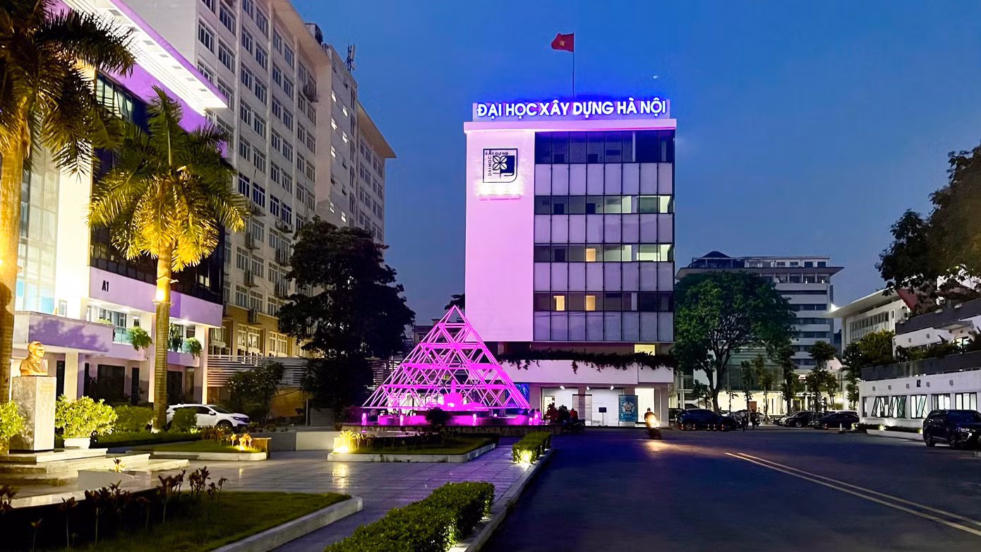 Sinh viên tốt nghiệp Trường Đại học Xây dựng Hà Nội luôn được các doanh nghiệp trong và ngoài nước đánh giá cao, với tỷ lệ có việc làm đúng chuyên ngành đạt mức cao ngay sau khi ra trường. Sinh viên tốt nghiệp Trường Đại học Xây dựng Hà Nội luôn được các doanh nghiệp trong và ngoài nước đánh giá cao, với tỷ lệ có việc làm đúng chuyên ngành đạt mức cao ngay sau khi ra trường.