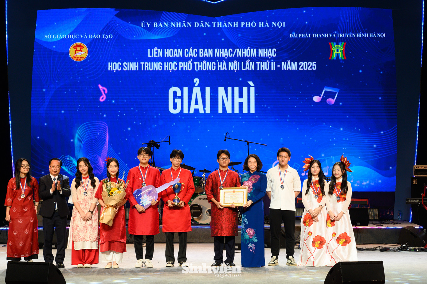 Phó Chủ tịch UBND TP Hà Nội Vũ Thu Hà cùng Giám đốc Sở GD&ĐT Hà Nội Trần Thế Cương đã cùng nhau trao giải Nhì cho 5 ban nhạc xuất sắc nhất. Các ban nhạc đạt giải Nhì bao gồm: Glee Ams x Cầm ca (THPT Chuyên Hà Nội - Amsterdam); Medley Melody (THPT Phan Huy Chú, Đống Đa); Dấu vết (Trường THPT Bình Minh); Up Band (THPT Chuyên Chu Văn An) và Phan Dinh Phung Band (THPT Phan Đình Phùng).
