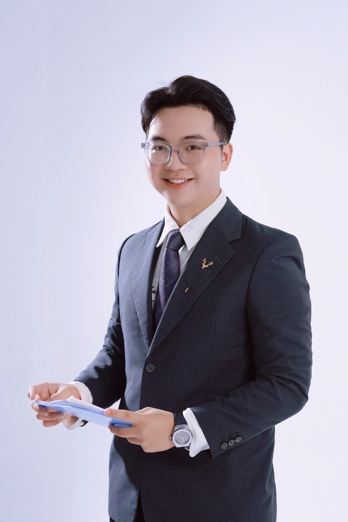 “Việc được tiếp xúc với cách làm nghề chuyên nghiệp đến từ các vị diễn giả đã giúp mình điều chỉnh trong chuẩn bị lời dẫn, phân bổ thời gian hợp lý giữa học tập, luyện tập và nghỉ ngơi”, Quân giải thích.