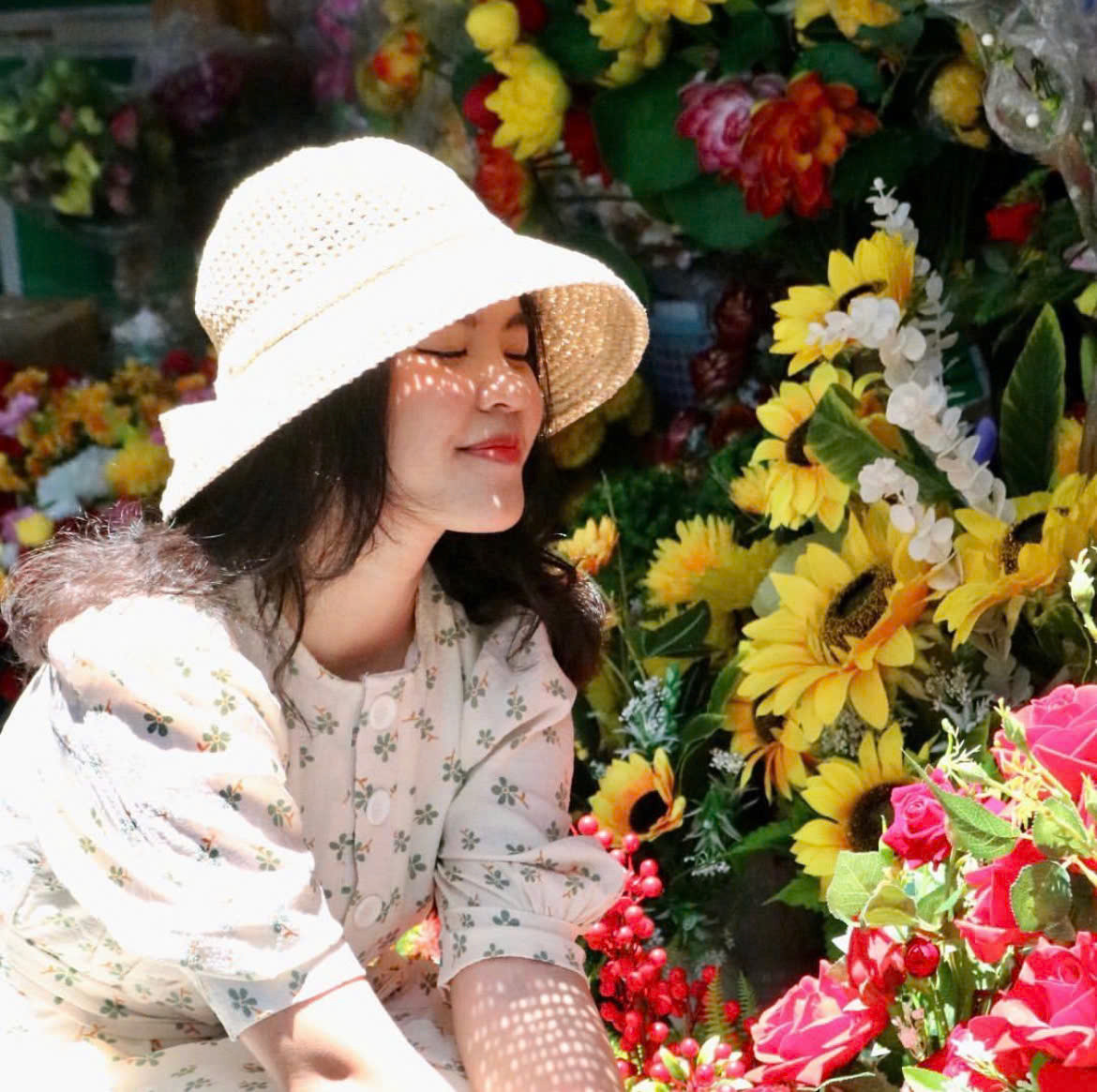 “Mỗi người đều có một hành trình của riêng. Điều quan trọng là không ngừng cố gắng nỗ lực hằng ngày để trở thành phiên bản tốt hơn của chính mình, mình tin là mọi người sẽ đạt được những gì mình mong muốn thôi!”, Thanh Ngọc chia sẻ