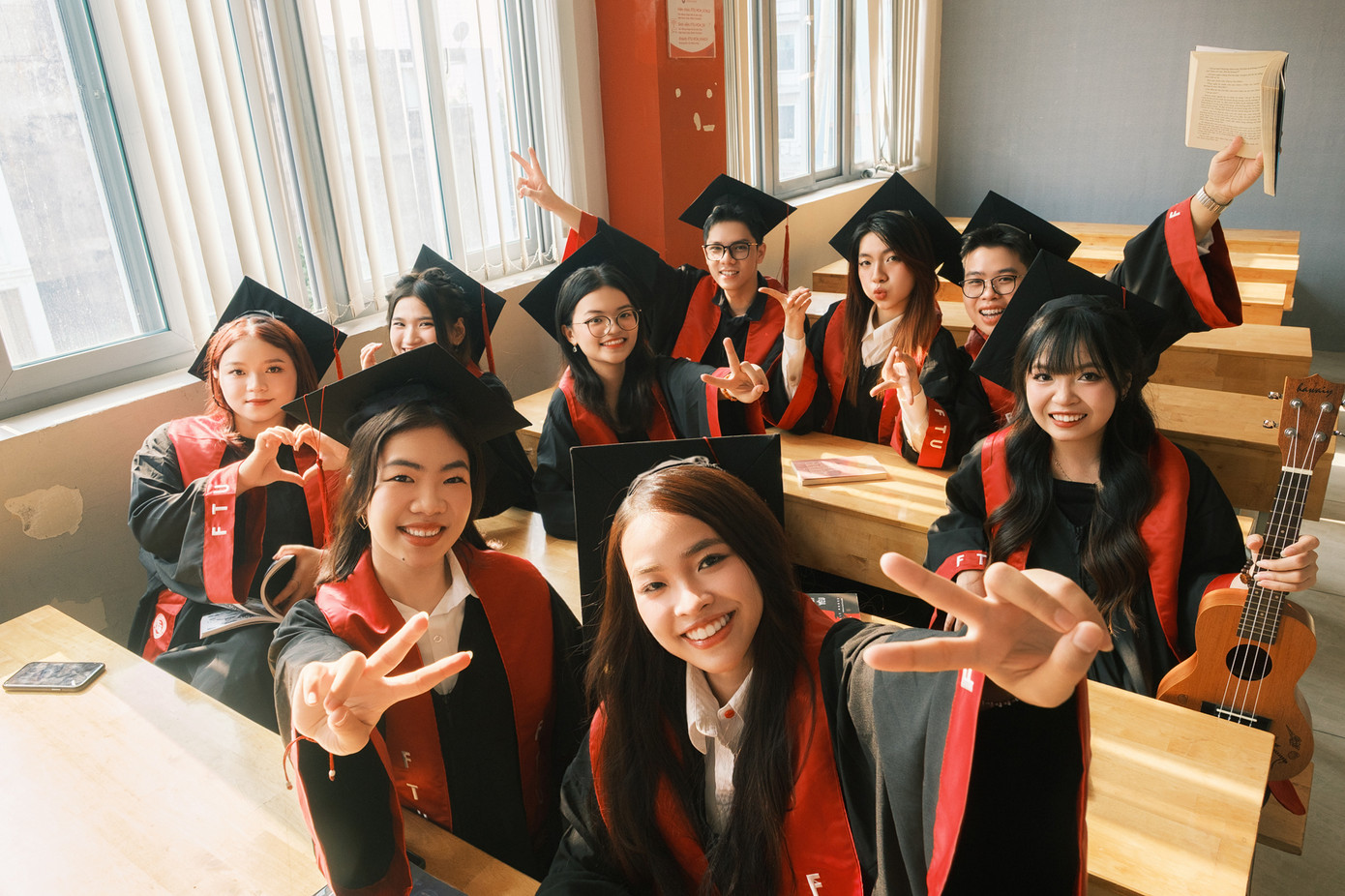 Không cần concept cầu kỳ, chính lớp học mới là “phông nền” xúc động nhất.