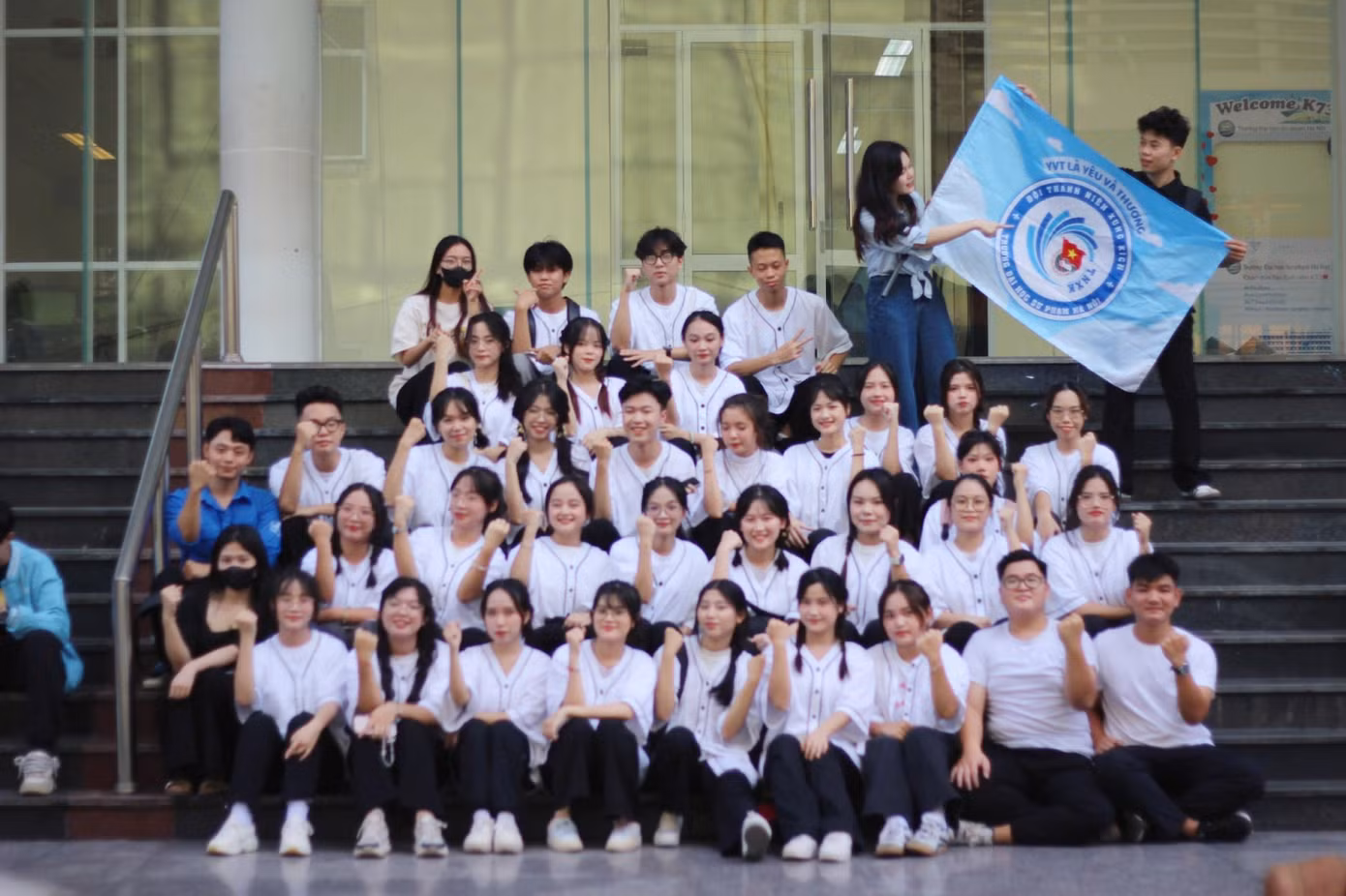 Quang Long tham gia DanceStorm cùng Đội Thanh niên Xung kích, mang đến những màn trình diễn sôi động, góp phần gắn kết tinh thần sinh viên.