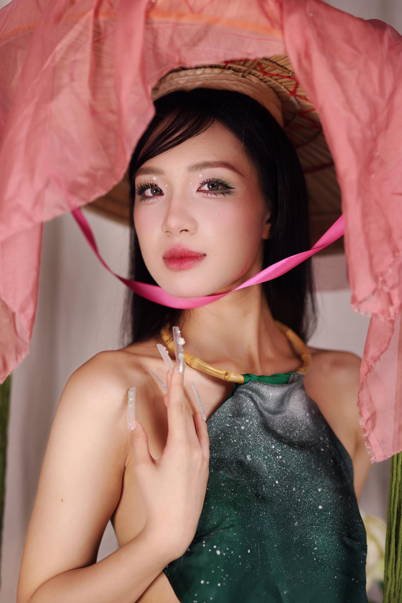 Giang Thanh tốt nghiệp chuyên ngành Quản lý văn hóa, Trường Đại học Văn hóa Hà Nội. Giang Thanh tốt nghiệp chuyên ngành Quản lý văn hóa, Trường Đại học Văn hóa Hà Nội.