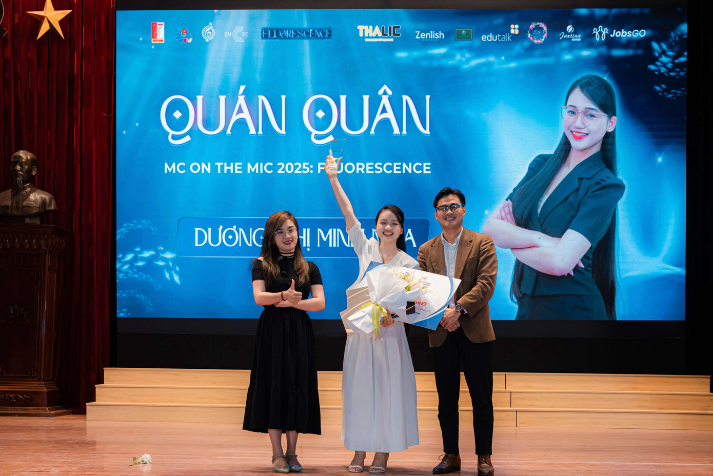 Khoảnh khắc Dương Thị Minh Nga được xướng tên tại sân khấu của cuộc thi MC On The Mic 2025. Khoảnh khắc Dương Thị Minh Nga được xướng tên tại sân khấu của cuộc thi MC On The Mic 2025.