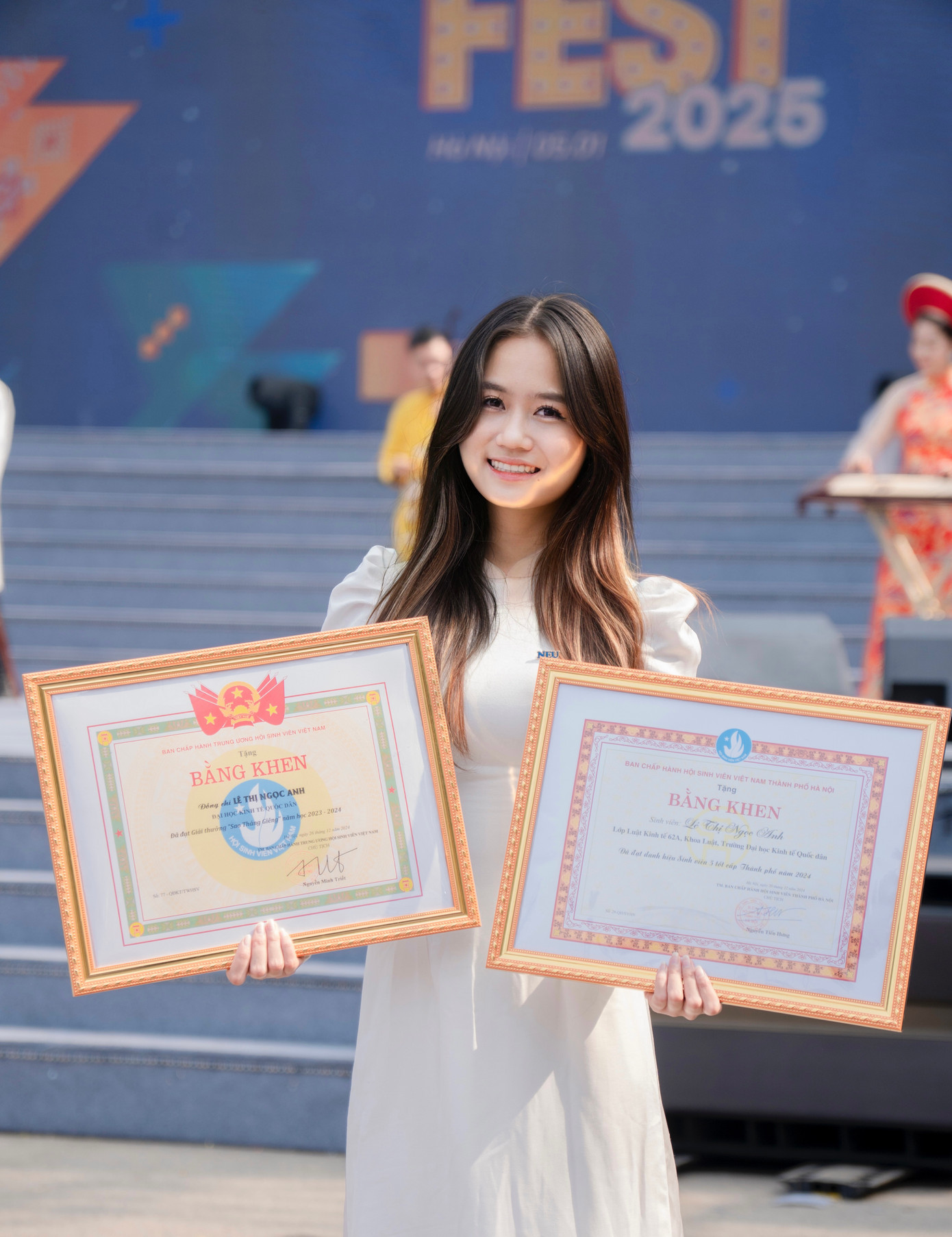 Là một trong 100 cán bộ Hội xuất sắc trên toàn quốc, Lê Thị Ngọc Anh đã khẳng định mình bằng sự cống hiến và nỗ lực không ngừng nghỉ, trở thành niềm tự hào của Đại học Kinh tế Quốc dân. Là một trong 100 cán bộ Hội xuất sắc trên toàn quốc, Lê Thị Ngọc Anh đã khẳng định mình bằng sự cống hiến và nỗ lực không ngừng nghỉ, trở thành niềm tự hào của Đại học Kinh tế Quốc dân.