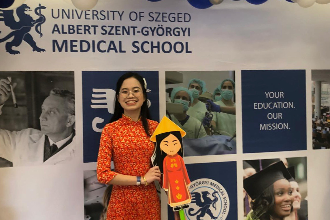 Như từng là thư ký Chi hội Sinh viên Việt Nam tại Szeged, trực thuộc Hội Sinh viên Việt Nam tại Hungary. Như từng là thư ký Chi hội Sinh viên Việt Nam tại Szeged, trực thuộc Hội Sinh viên Việt Nam tại Hungary.