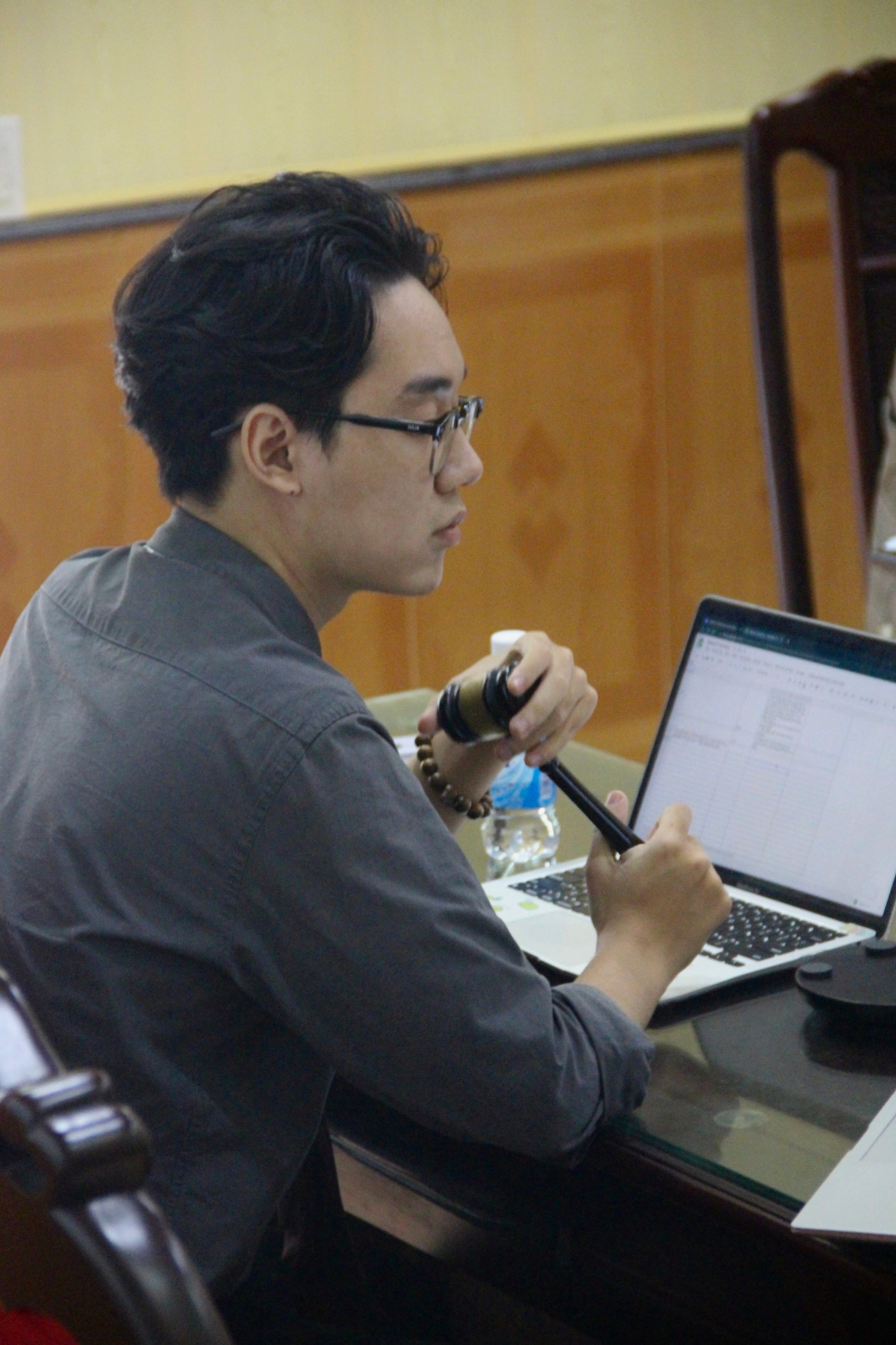 Đình Tài chủ tọa phiên họp trong hội nghị mô phỏng. Đình Tài chủ tọa phiên họp trong hội nghị mô phỏng.