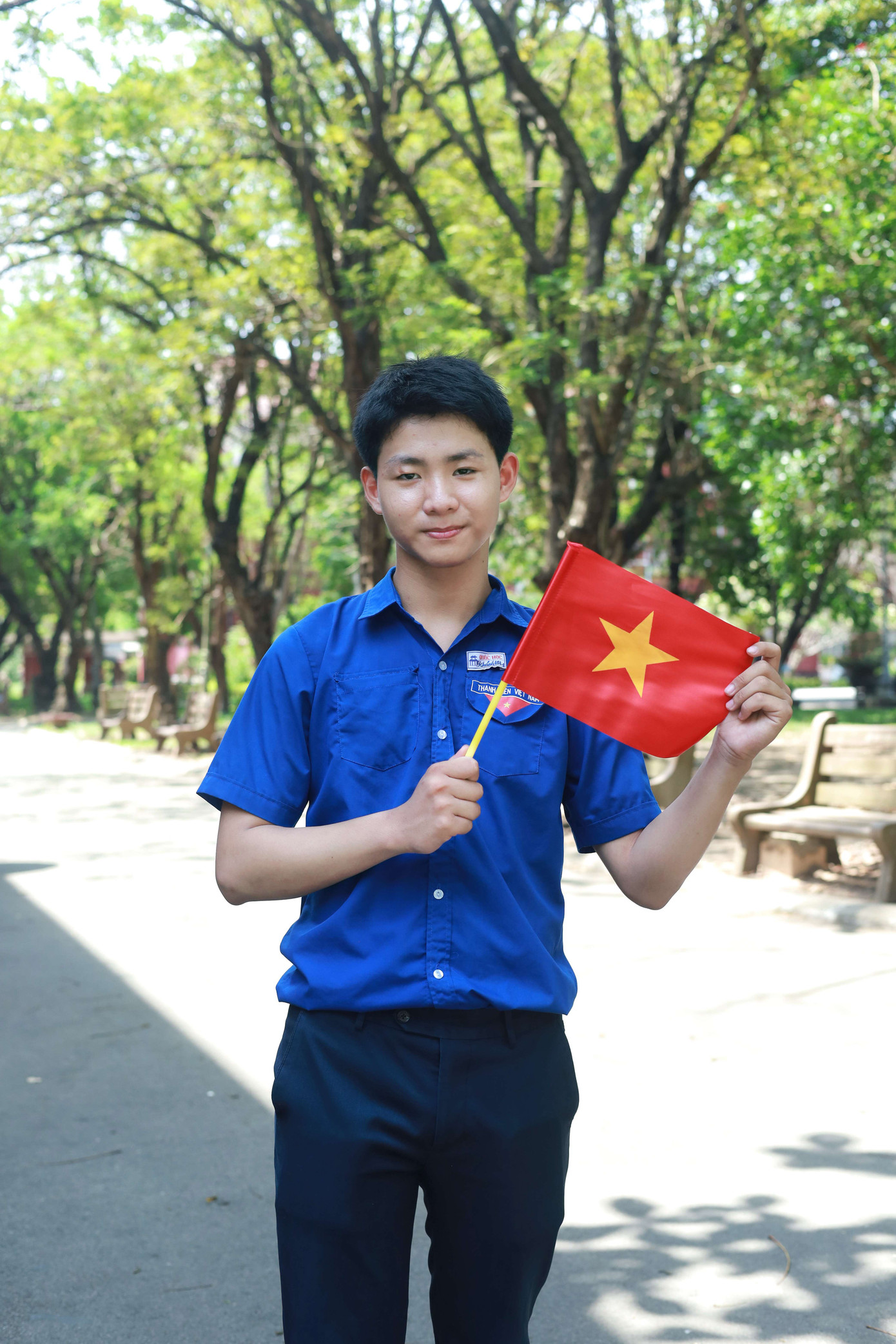 Nguyễn Văn Quốc Khánh, học sinh lớp 11, hào hứng kể: “Em được tham gia làm hướng dẫn viên cho các đoàn khách đến tham quan trường. Cảm giác rất đặc biệt khi mình chính là người kể lại lịch sử ngôi trường và cả những dấu mốc quan trọng của đất nước cho các bạn đồng trang lứa và du khách.”