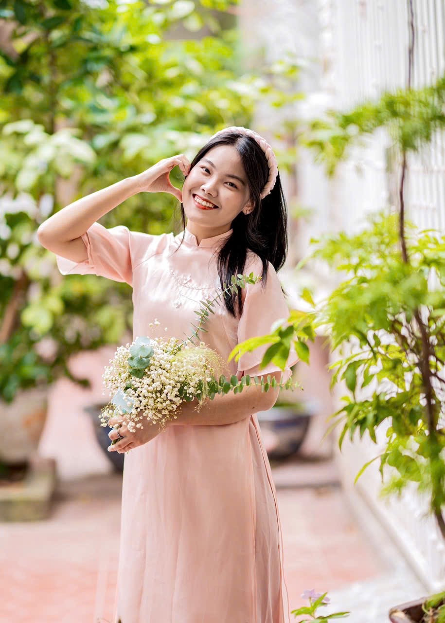 Minh Anh – Sinh viên tiêu biểu với thành tích nổi bật trong học tập và hoạt động ngoại khóa, luôn mang trong mình tinh thần nhiệt huyết và sáng tạo của tuổi trẻ.