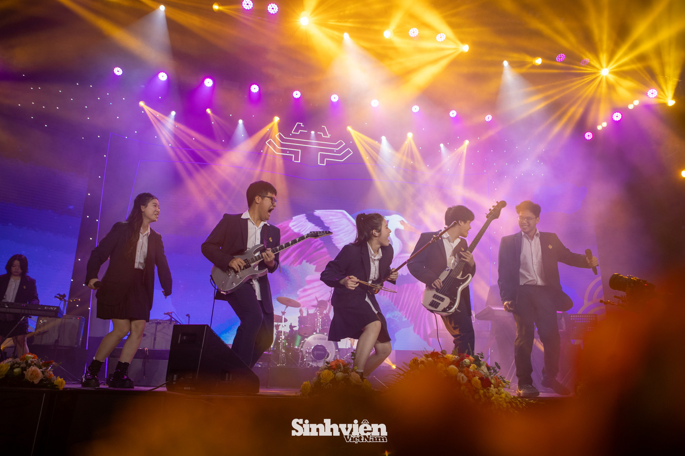 Liên hoan các ban nhạc, nhóm nhạc học sinh THPT Hà Nội lần thứ II năm 2025 đã chính thức khai mạc với chủ đề "Xây dựng trường học hạnh phúc". Sự kiện thu hút sự tham gia của 37 ban nhạc, nhóm nhạc tài năng đến từ các trường THPT trên địa bàn thành phố.