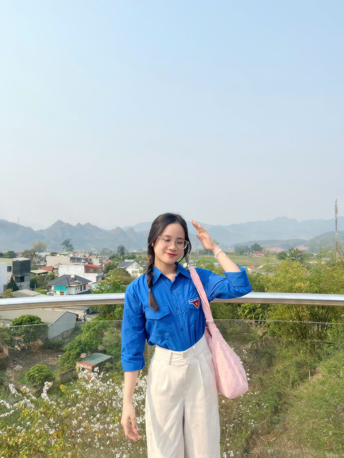 Tham gia hoạt động thiện nguyện.