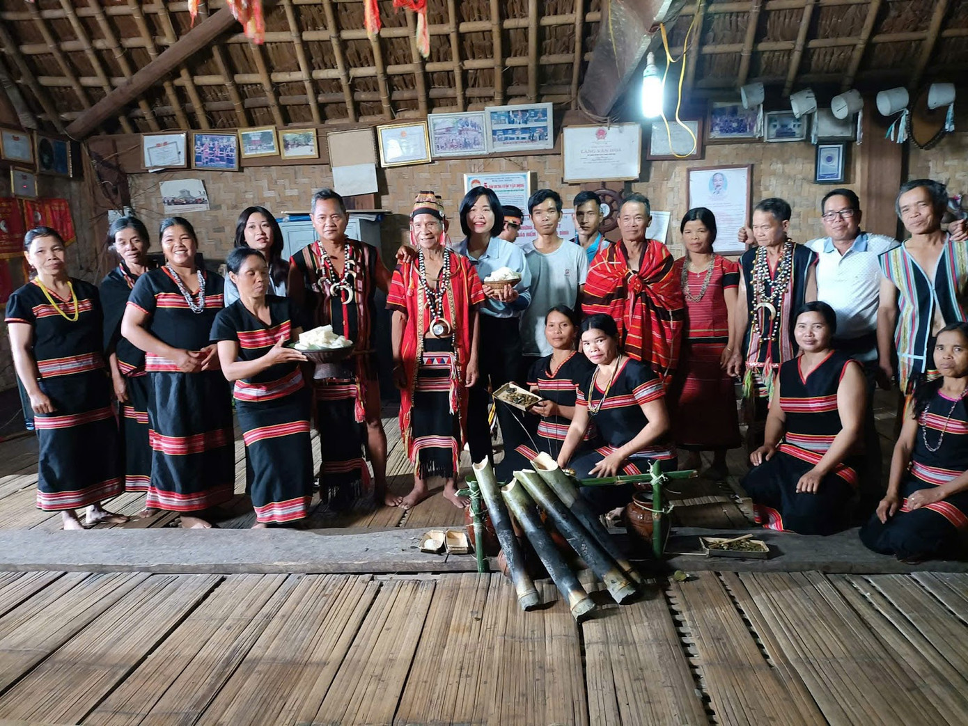 Tết Nguyên đán không chỉ là dịp giao thoa văn hóa, mà còn là sợi dây gắn kết giữa các thế hệ. Tết Nguyên đán không chỉ là dịp giao thoa văn hóa, mà còn là sợi dây gắn kết giữa các thế hệ.