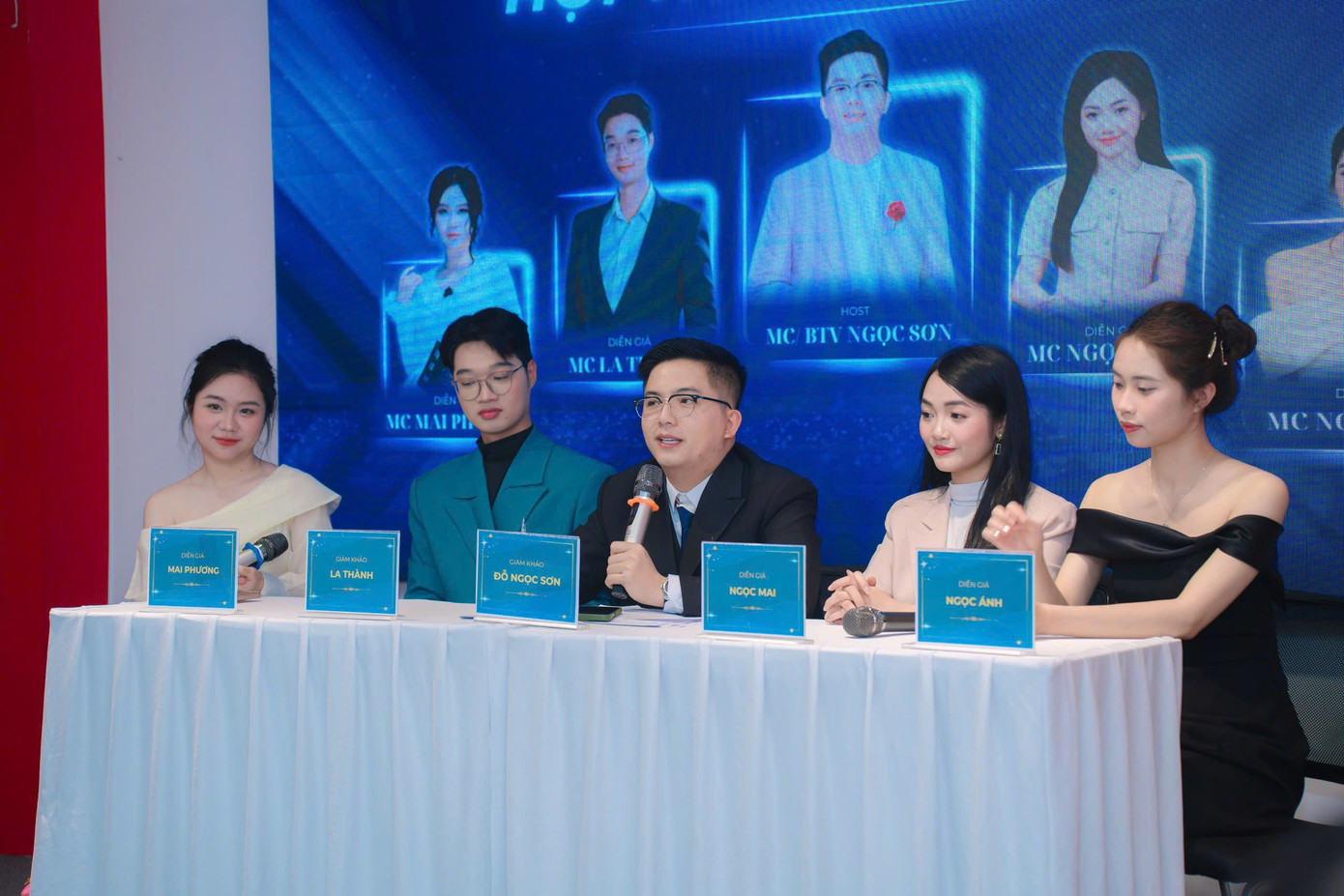 Ngọc Ánh trong vai trò diễn giả về lĩnh vực nói trước công chúng. Ngọc Ánh trong vai trò diễn giả về lĩnh vực nói trước công chúng.