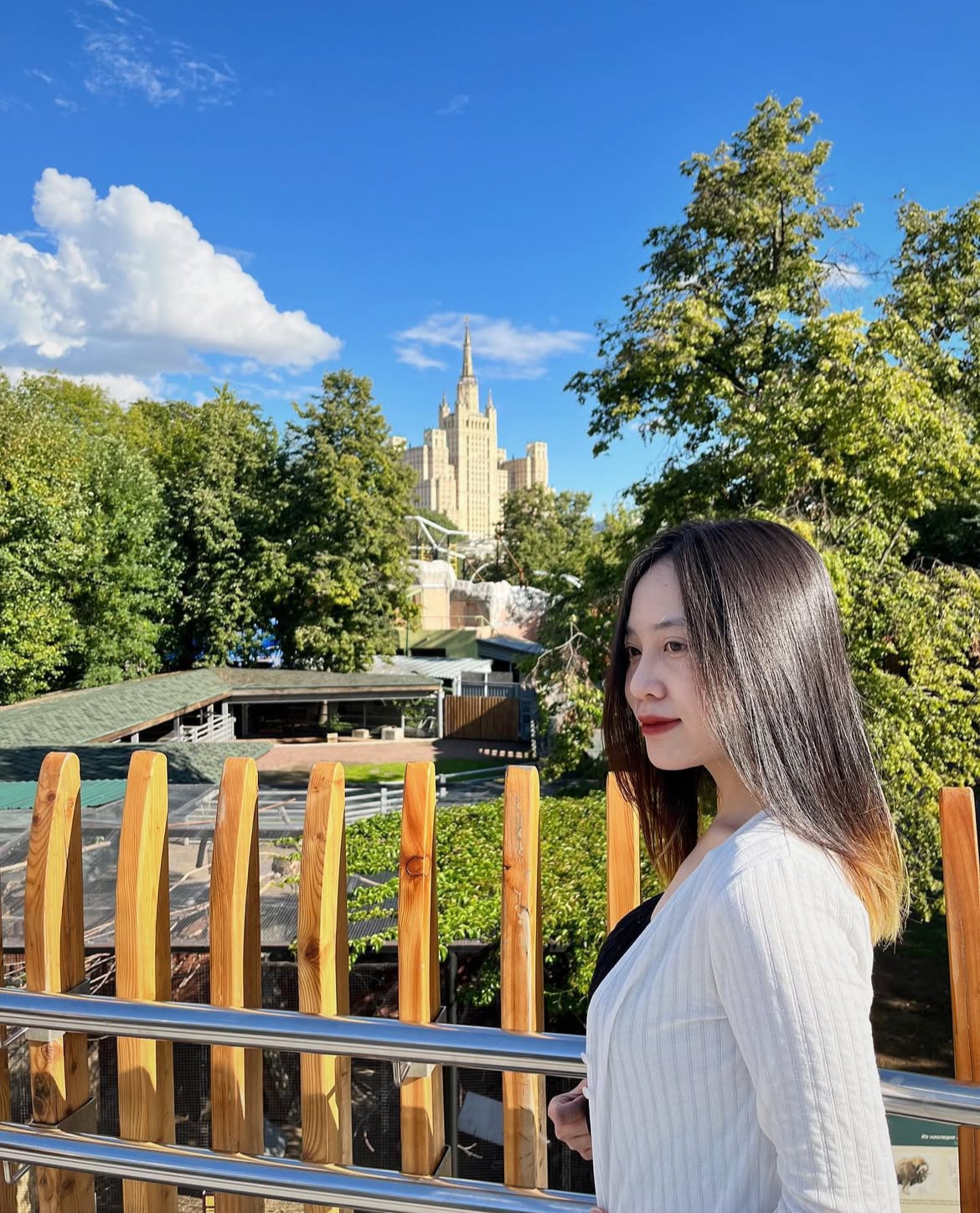 Minh Nguyệt coi Giỗ Tổ Hùng Vương không chỉ là một dịp để tưởng nhớ tổ tiên, mà còn là cơ hội để cô tự vấn lại bản thân về trách nhiệm gìn giữ và phát huy truyền thống trong một xã hội hiện đại. (Ảnh NVCC) Minh Nguyệt coi Giỗ Tổ Hùng Vương không chỉ là một dịp để tưởng nhớ tổ tiên, mà còn là cơ hội để cô tự vấn lại bản thân về trách nhiệm gìn giữ và phát huy truyền thống trong một xã hội hiện đại. (Ảnh NVCC)