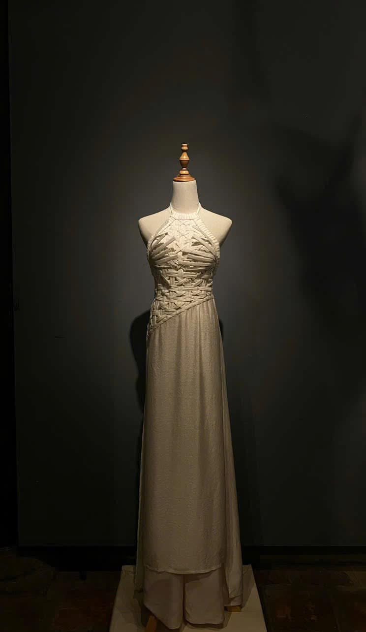 Sản phẩm của Vân Anh được trưng bày tại triển lãm The La - Ngàn năm canh cửi, tổ chức tại Văn Miếu - Quốc Tử Giám. Sản phẩm của Vân Anh được trưng bày tại triển lãm The La - Ngàn năm canh cửi, tổ chức tại Văn Miếu - Quốc Tử Giám.