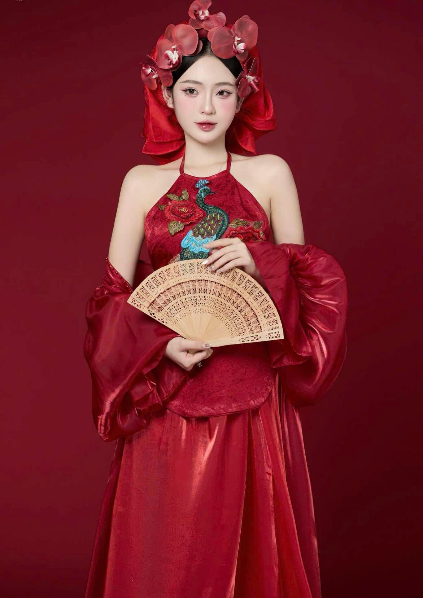 Vẻ đẹp dịu dàng của Á khôi Thu An trong bộ ảnh áo tứ thân.