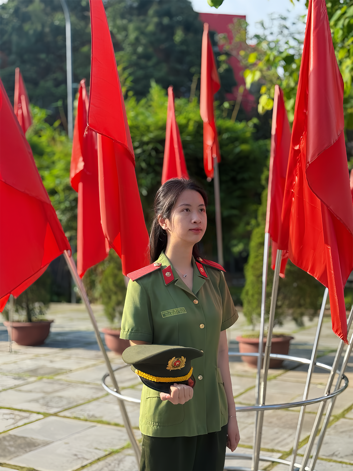 Đoàn Trần Quỳnh Chi bước vào lực lượng Công an để chứng minh phụ nữ cũng có thể làm chính trị.