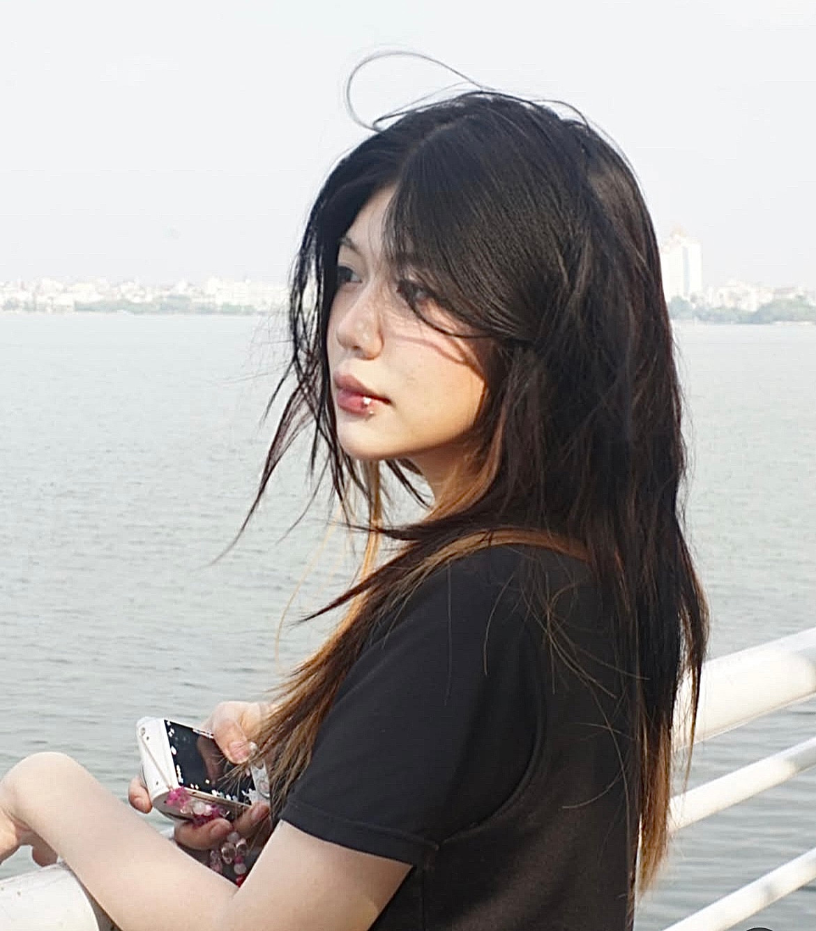 Lan Anh hay cùng bạn bè ngồi trà đá tán gẫu cuối tuần. (Ảnh NVCC) Lan Anh hay cùng bạn bè ngồi trà đá tán gẫu cuối tuần. (Ảnh NVCC)