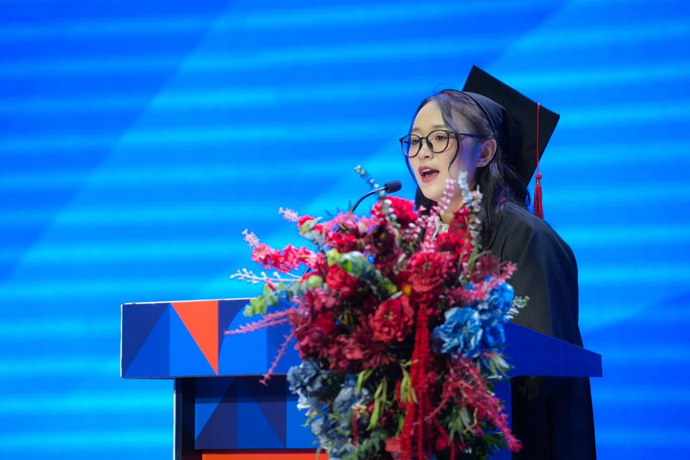 Tân cử nhân Yến Linh đại diện sinh viên phát biểu tại Lễ tốt nghiệp hồi tháng 4/2025.
