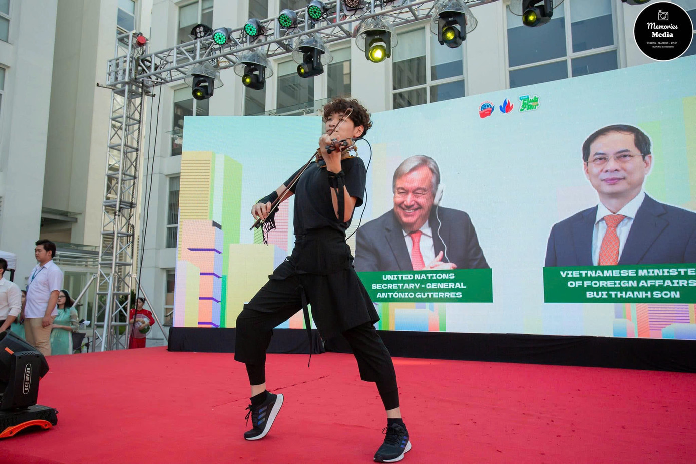 Chàng nghệ sĩ trẻ từng biểu diễn ở nhiều sân khấu lớn.