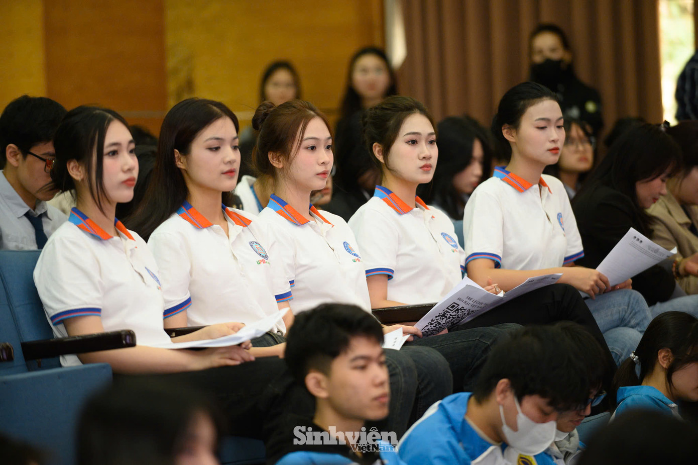 Các thí sinh lắng nghe đại diện BTC cuộc thi Hoa hậu Việt Nam 2024 phổ biến các tiêu chí, giải đáp các thắc mắc về cuộc thi. Các thí sinh lắng nghe đại diện BTC cuộc thi Hoa hậu Việt Nam 2024 phổ biến các tiêu chí, giải đáp các thắc mắc về cuộc thi.