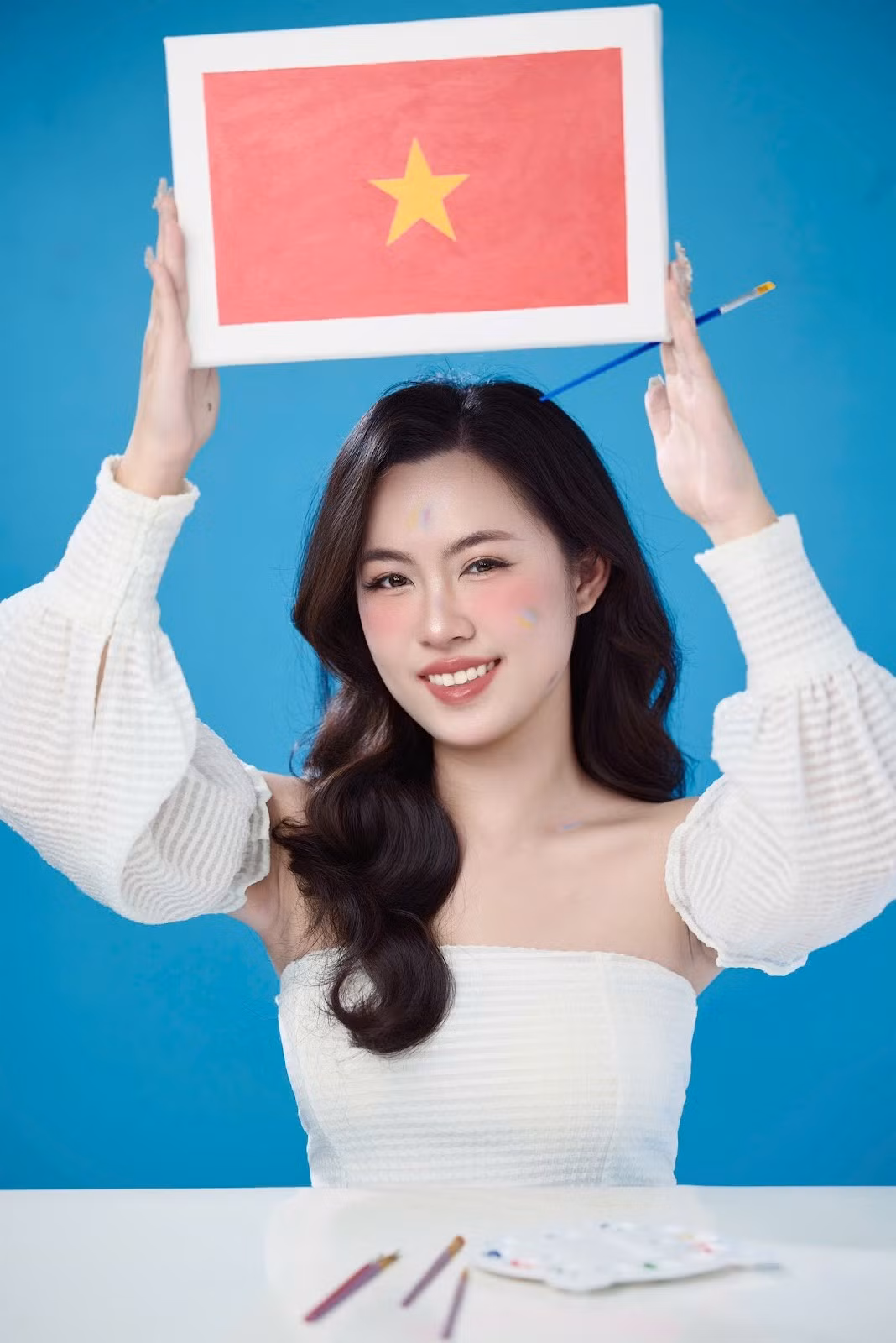 Hoa Khôi Hồng Nhung trong bộ ảnh mới nhân dịp 30/4 - 1/5. Hoa Khôi Hồng Nhung trong bộ ảnh mới nhân dịp 30/4 - 1/5.