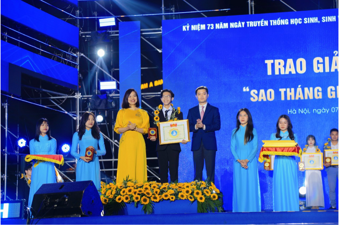 Nhận giải thưởng Sao tháng giêng 2022. Nhận giải thưởng Sao tháng giêng 2022.