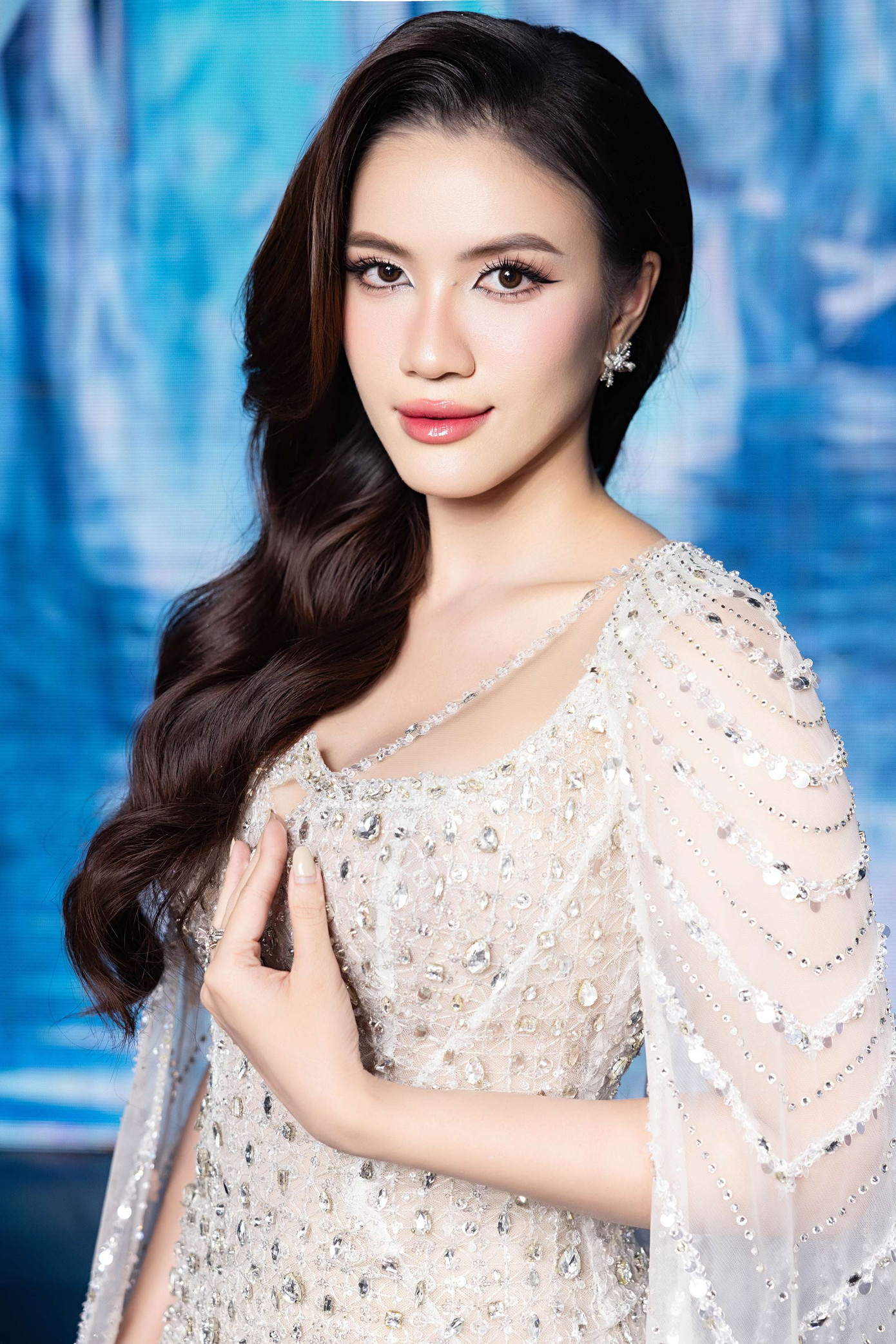 Lên tiếng về các vấn đề xã hội, lan tỏa giá trị sống và thúc đẩy cộng đồng phát triển bền vững là điều Minh Nhàn hướng tới.