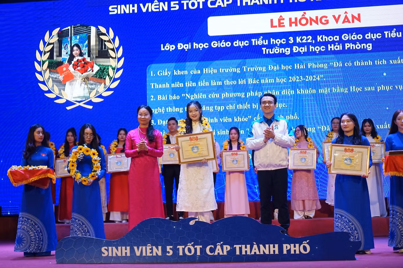 Hồng Vân vinh dự đạt danh hiệu Sinh viên 5 tốt cấp Trung ương năm 2024.