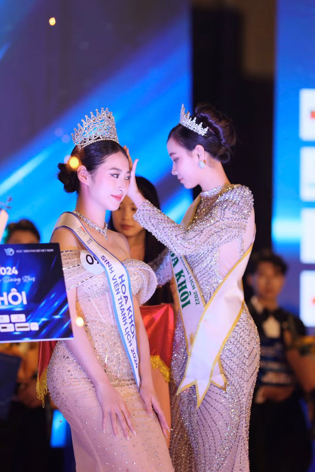Ngô Thị Trâm Anh rạng rỡ trong phần thi trang phục dạ hội tại cuộc thi Sinh viên thanh lịch 2024 và xuất sắc giành ngôi vị cao nhất.