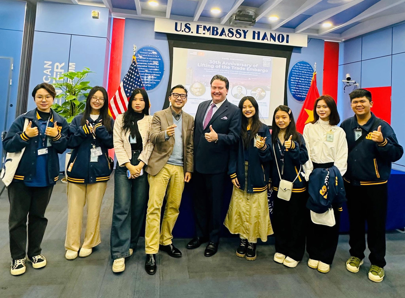 Vân Anh luôn ấp ủ mong muốn phát triển ngành công nghiệp thời trang nước nhà với hướng đi phát triển bền vững, vươn tầm thế giới. Vân Anh luôn ấp ủ mong muốn phát triển ngành công nghiệp thời trang nước nhà với hướng đi phát triển bền vững, vươn tầm thế giới.