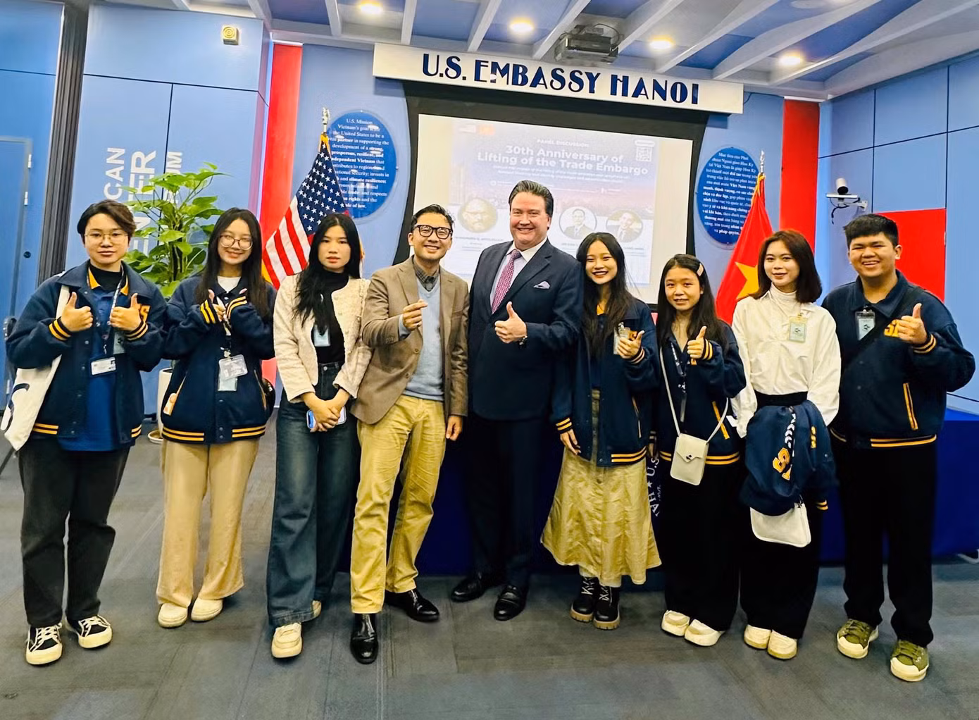 Vân Anh luôn ấp ủ mong muốn phát triển ngành công nghiệp thời trang nước nhà với hướng đi phát triển bền vững, vươn tầm thế giới.