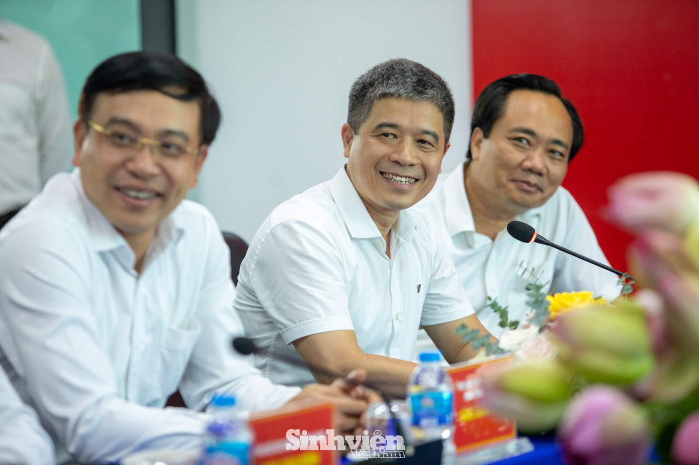 TS. Hoàng Tùng - Hiệu trưởng Trường Đại học Xây dựng Hà Nội thuyết trình về dự án.