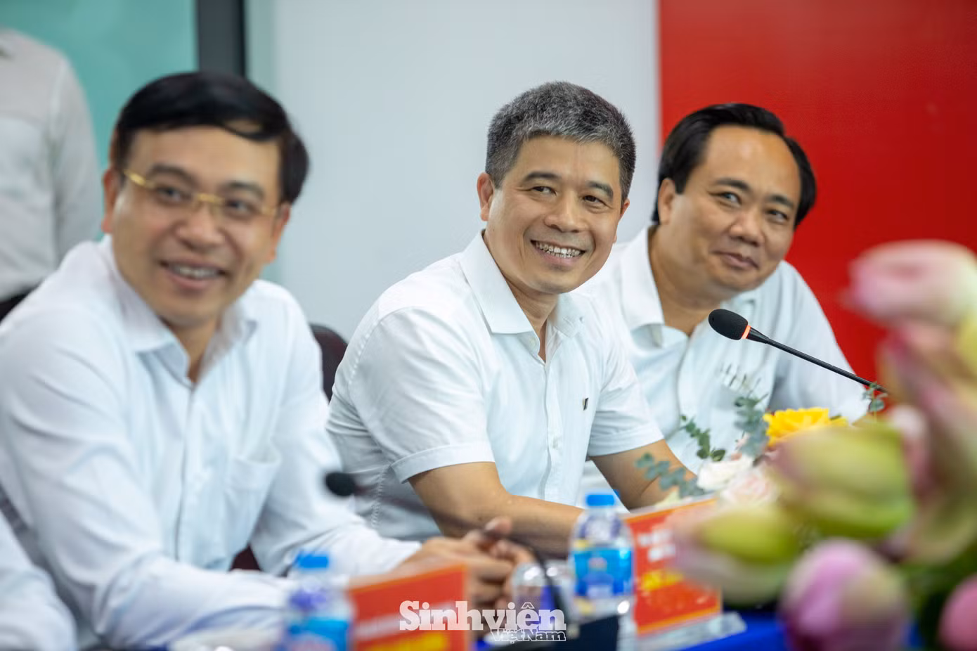 TS. Hoàng Tùng - Hiệu trưởng Trường Đại học Xây dựng Hà Nội thuyết trình về dự án.