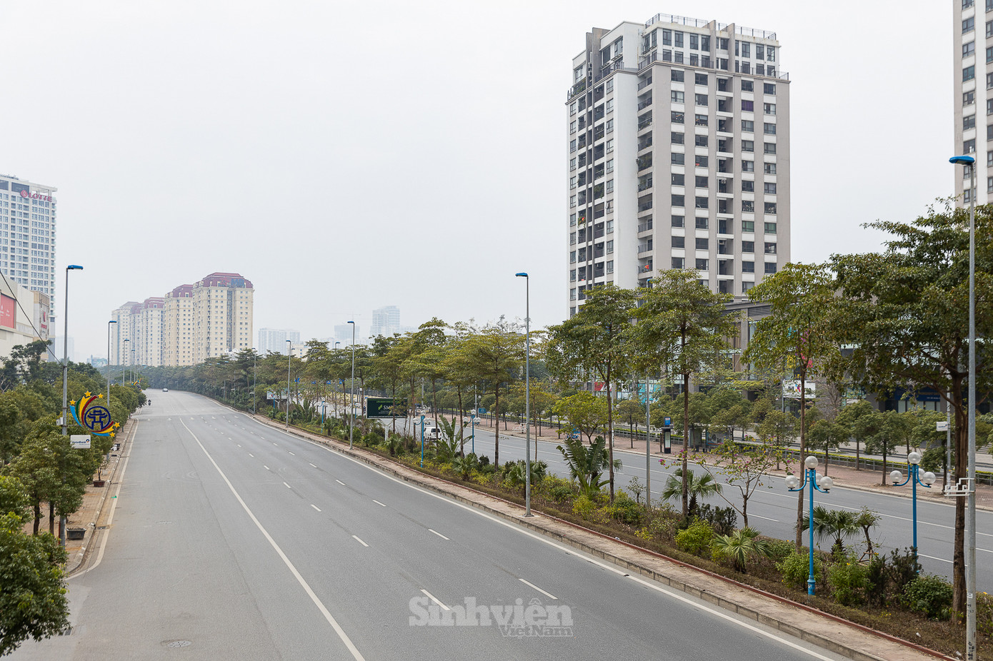 Sáng mồng 1 Tết, đường phố không còn cảnh ùn tắc, ồn ào.