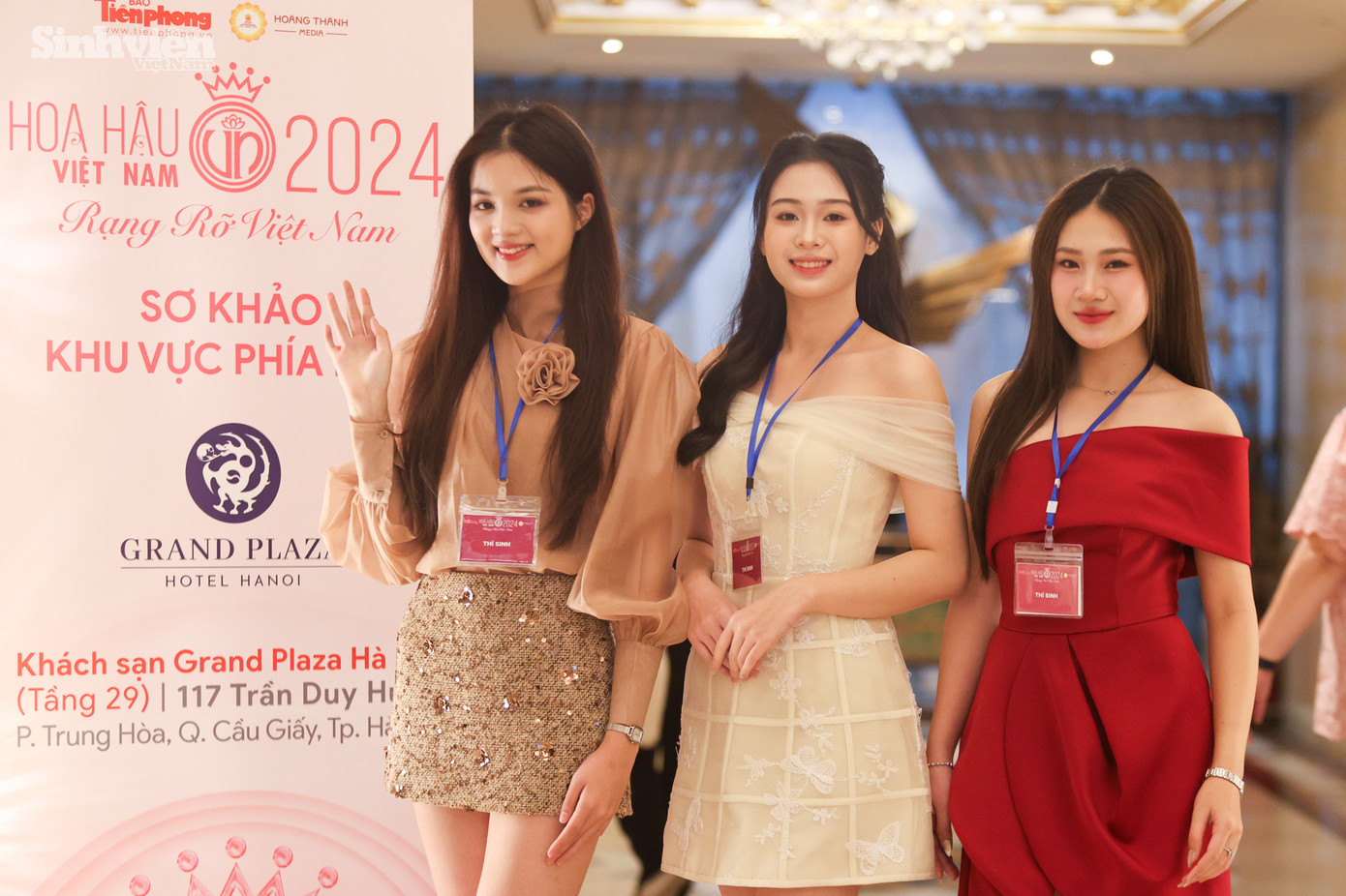 Những 'bóng hồng' từ Trường Đại học Thương mại khoe sắc ngọt ngào tại vòng sơ khảo. Những 'bóng hồng' từ Trường Đại học Thương mại khoe sắc ngọt ngào tại vòng sơ khảo.