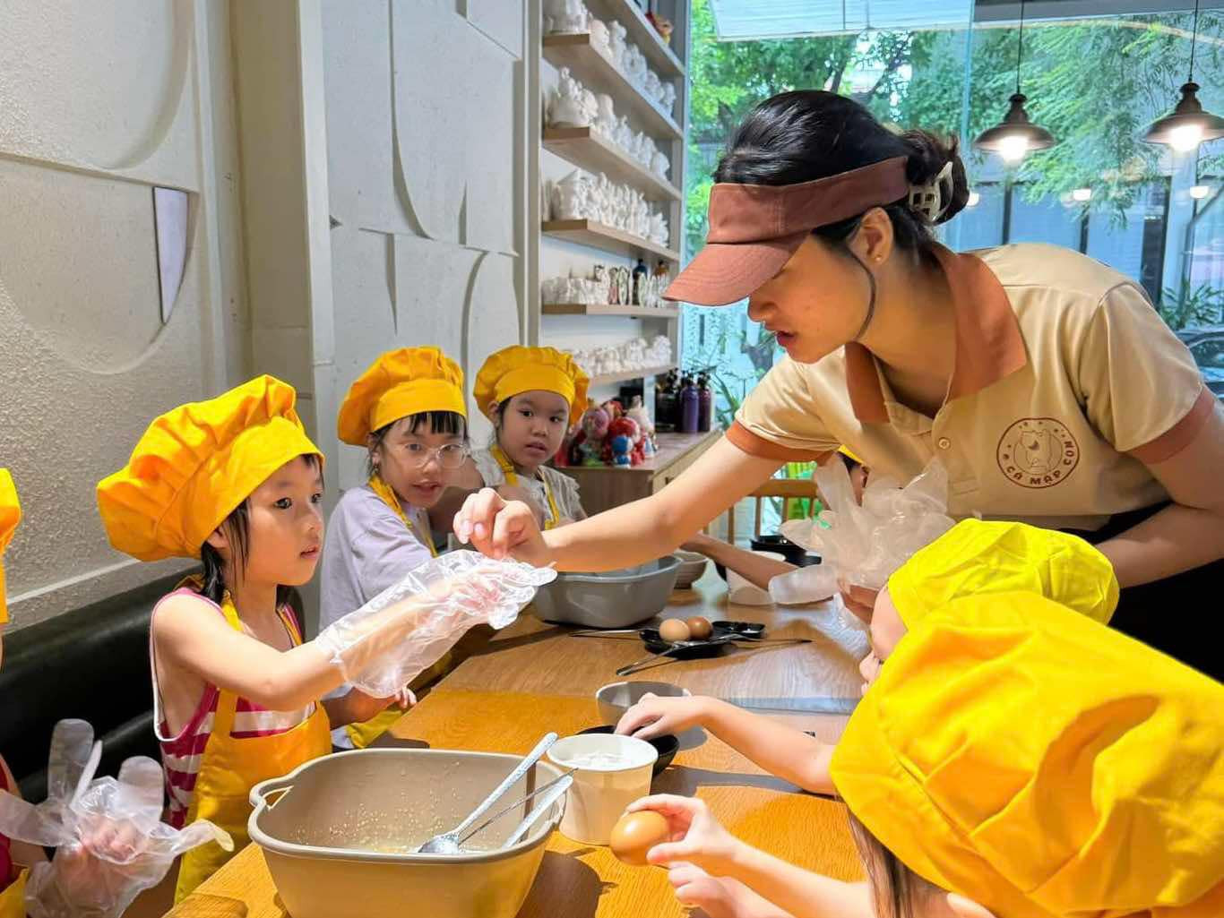 Mức lương nhân hai, nhân ba của ngày Tết so với ngày thường đã khiến các bạn trẻ cảm thấy hào hứng. Mức lương nhân hai, nhân ba của ngày Tết so với ngày thường đã khiến các bạn trẻ cảm thấy hào hứng.