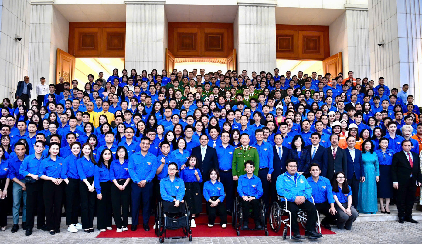 Anh Nguyễn Văn Khởi cùng đại biểu thanh niên cả nước tại Đối thoại với Thủ tướng Chính phủ. Anh Nguyễn Văn Khởi cùng đại biểu thanh niên cả nước tại Đối thoại với Thủ tướng Chính phủ.