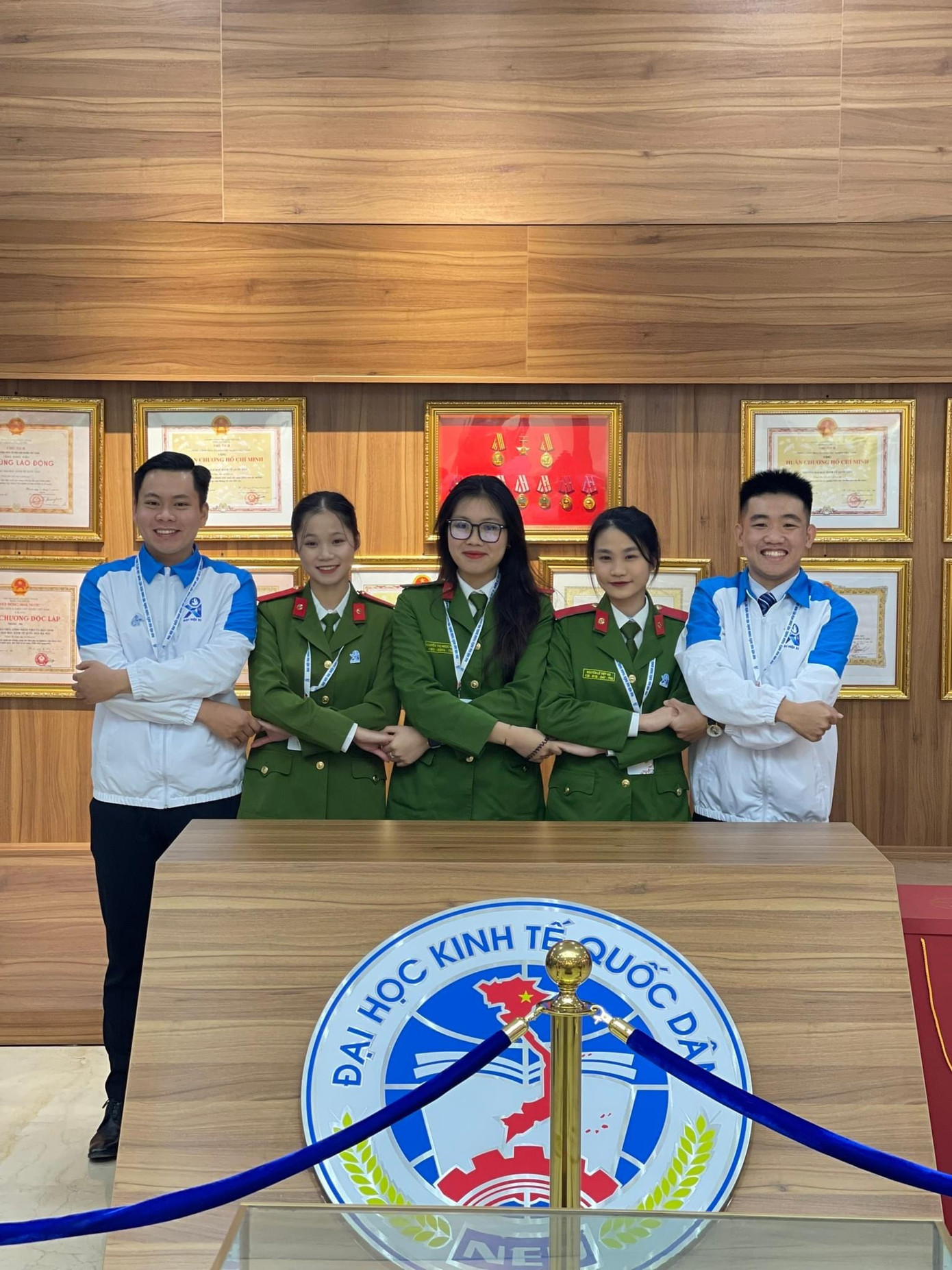 Việt Hà không chỉ là một cá nhân xuất sắc mà còn là ngọn lửa lan tỏa tinh thần nhiệt huyết, ý chí phấn đấu đến những người trẻ. Việt Hà không chỉ là một cá nhân xuất sắc mà còn là ngọn lửa lan tỏa tinh thần nhiệt huyết, ý chí phấn đấu đến những người trẻ.